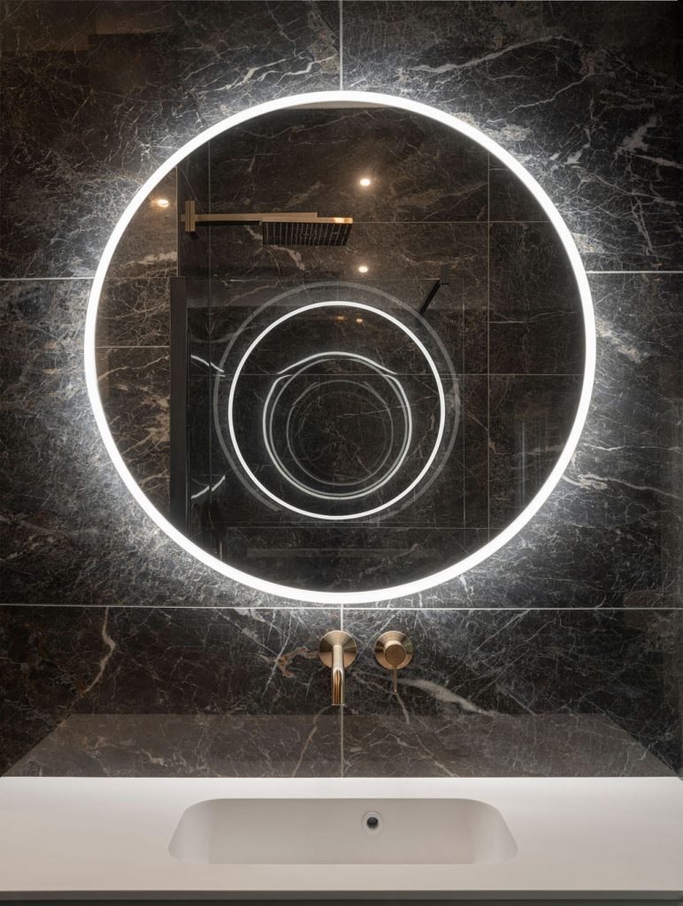 éclairage intégré et mises à jour d'équipements rénovations salles de bain genève et vaud suisse collet homes